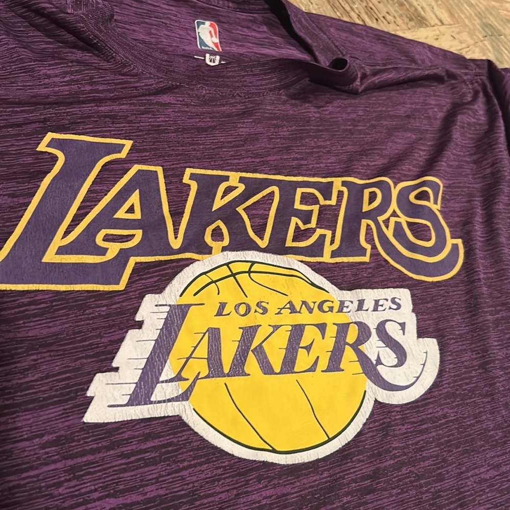 LA Lakers, Men’s Size Medium, Light weight, short sleeve tee